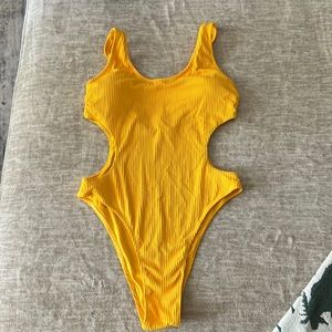 Cupshe one piece swimsuit